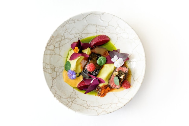 Taliz z kolorowym jedzeniem